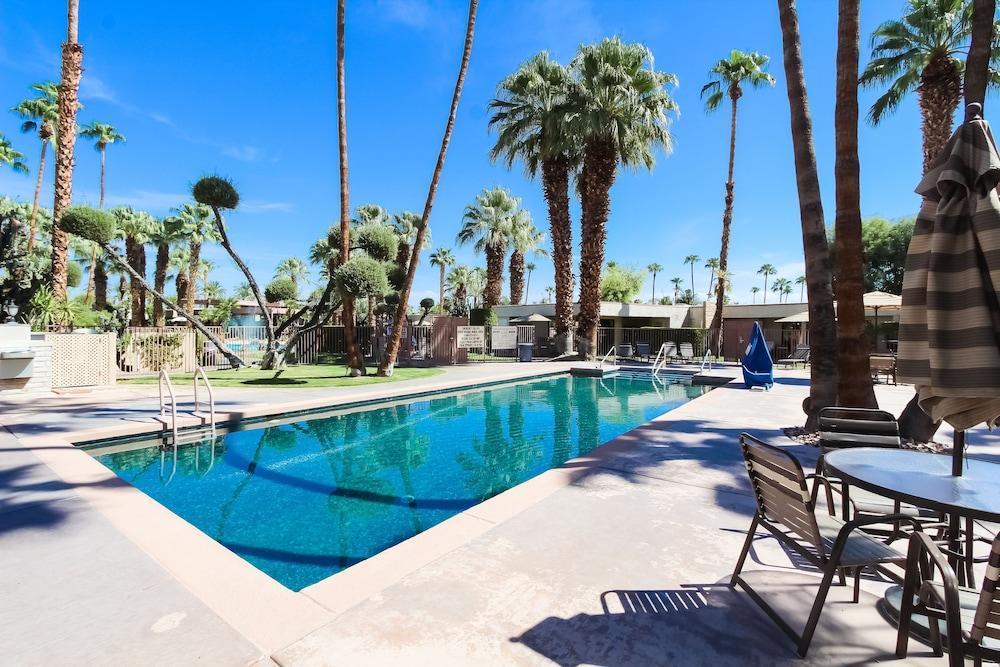Desert Isle Resort パーム・スプリングス エクステリア 写真