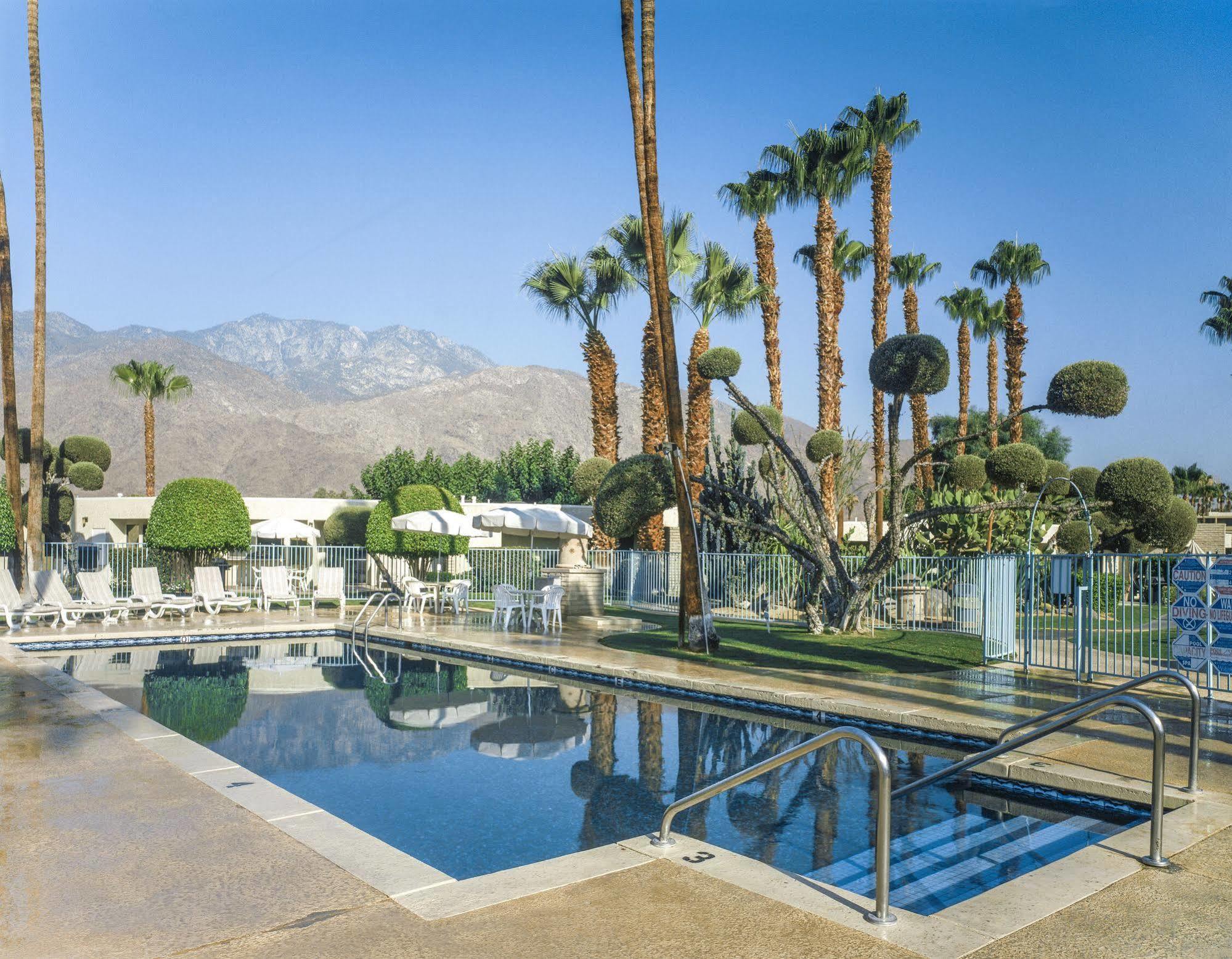 Desert Isle Resort パーム・スプリングス エクステリア 写真